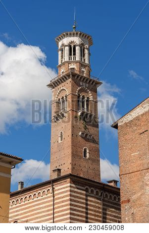 Torre Dei Lamberti - Medieval Tower Of The Lamberti (xi Century - 84 M.) Piazza Delle Erbe, Verona (
