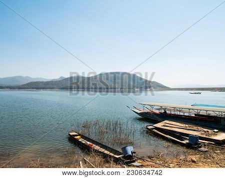 Thai Taxi Boat At Mae Ngat Somboon Chon Dam, Chiangmai,thailand
