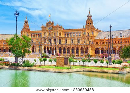 Square Of The Spain Is A Square In The Maria Luisa Park, In Sevi