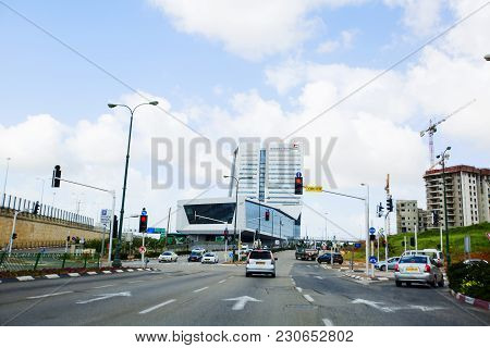 Rishon Le Zion, Israel- February 27, 2018: Cars On The Road On A Sunny Day In Rishon Lezion, Israel