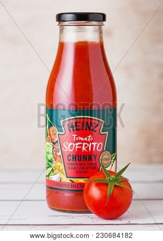 London, Uk - March 10, 2018 : Glass Bottle Of Heinz Tomato Sofrito Chunky Tomato Base On Wooden Back