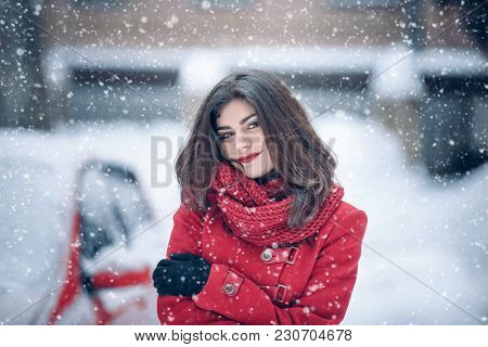 Beautiful Brunette Woman Smiling And Rejoices To Snow At Dte City Street. Beautiful Brunette Woman S