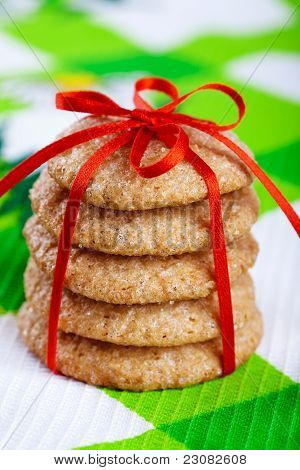 Zázvor Cookies svázané červenou stužkou