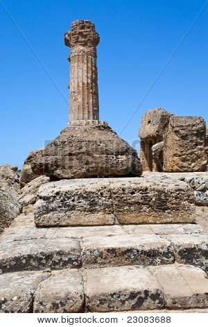 Dorian sloupec chrámu v Údolí králů v Agrigento