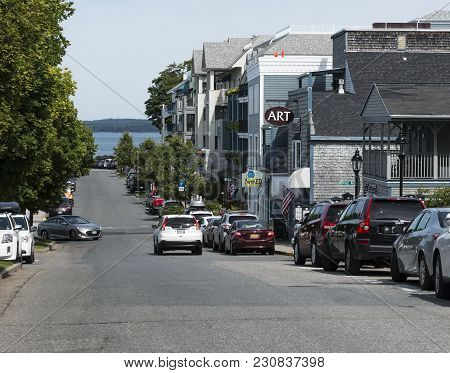 Bar Harbor, Maine, Usa - 29 July 2017: Turning Right Off Of The Highay On To The Road That Takes You