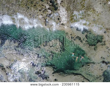 Grupal Dive In Turquoise River Waters Riñihue