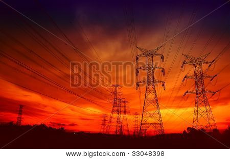 Elektrické sloupy a úžasné barvy západu slunce