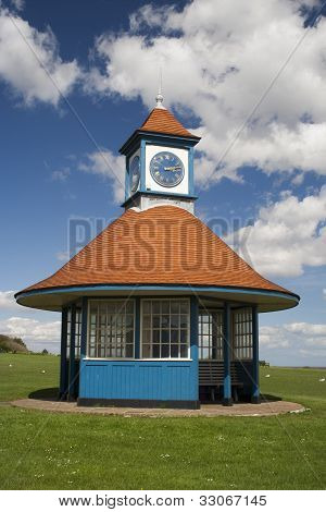 Clock Tower und Schutz, Frinton, Essex, england
