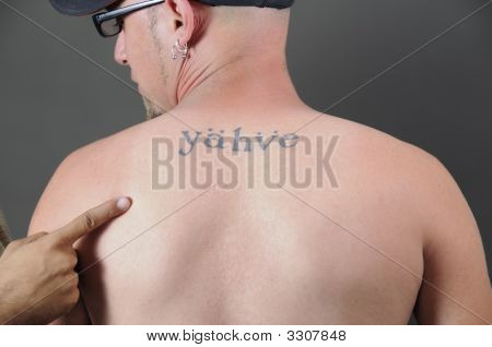 Tatouage dos religieux