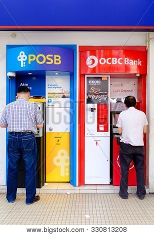 Singapore-02 Mar 2018: People Withdraw Money From Singapore Most Popular Bank Atm Machine,posb And O