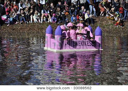 Funny boat race