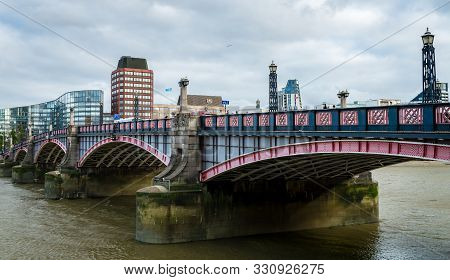 London / Uk - September 20 2018: Lambeth Bridge, Seen From Millbank. It Is A Road Traffic And Footbr