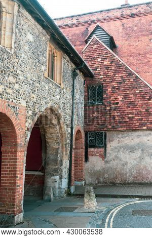 Winchester, United Kingdom, 10th August 2021:- Kings Gate In The Old City Of Winchester Walls