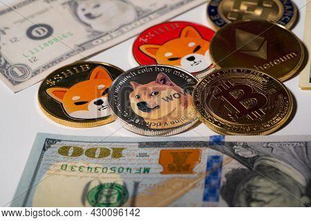 Dogecoin Doge, Bitcoin, Ethereum Eth, Shib Coin, Included With Crypto Currency Coin  On Stack 100 Hu