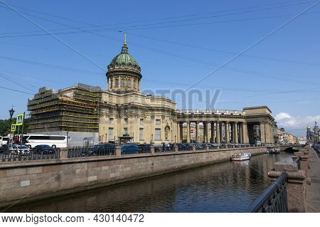 St. Petersburg, Russia - August 08, 2018: Embankment Of The Griboyedov Canal Near The Kazan Cathedra