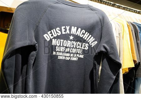 Bordeaux , Aquitaine France - 08 15 2021 : Deus Logo Brand And Sign On Sweat Shirt From Cap Ferret F