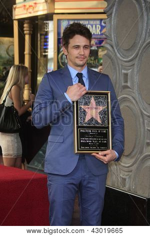 LOS ANGELES - MAR 7: James Franco in einer Zeremonie als James Franco ist mit einem Stern auf dem Hollyw geehrt