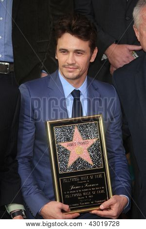 LOS ANGELES - MAR 7: James Franco in einer Zeremonie als James Franco ist mit einem Stern auf dem Hollyw geehrt