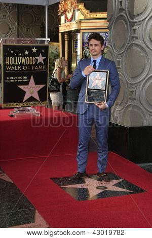 LOS ANGELES - MAR 7: James Franco in einer Zeremonie als James Franco ist mit einem Stern auf dem Hollyw geehrt
