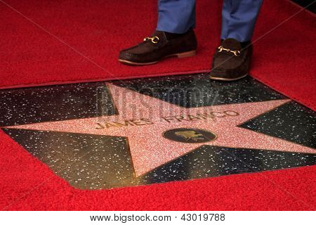 LOS ANGELES - MAR 7: James Franco in einer Zeremonie als James Franco ist mit einem Stern auf dem Hollyw geehrt