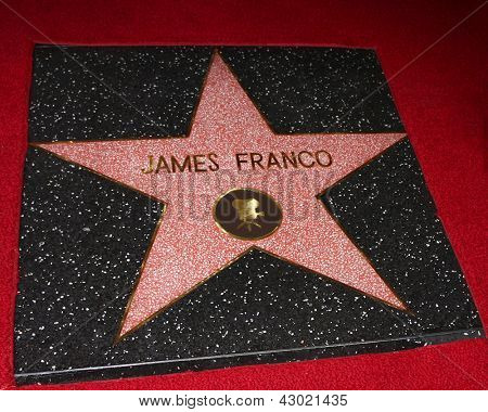 LOS ANGELES - MAR 7: James Franco Star auf der Hollywood Walk of Fame Zeremonie zu Ehren James Franco