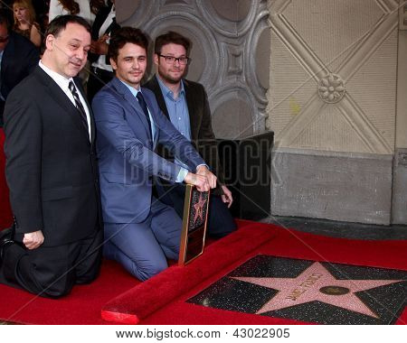 LOS ANGELES - MAR-7: Sam Raimi. James Franco, Seth Rogen auf dem Hollywood Walk of Fame Ceremony-hon