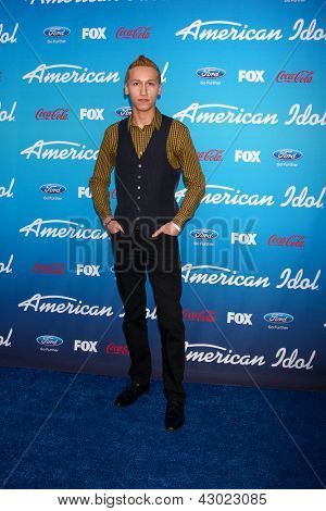 LOS ANGELES - 7 mar: Devin Velez มาถึงในปี 2013 