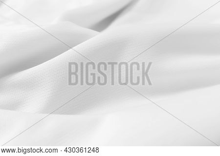The Wrinkled Whites Are Photographed By Focusing On The Center Of The Image.