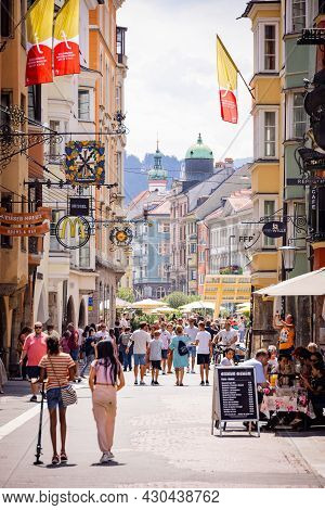 The Historic District Of Innsbruck With Beautiful Pedestrian Zone And Market Square - Innsbruck, Aus
