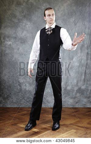 Gentiluomo in vecchio stile abito