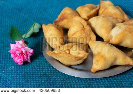 Homemade Samosa, Samsa Or Smosa. A Vegetarian Spicy Indian Special Traditional Street Food. Iftaari 