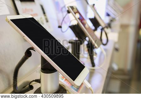 New Mobile Smartphone Show In Phone Store