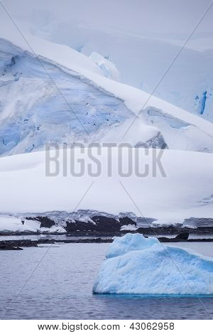 Kleine Antarktischer Eisberg