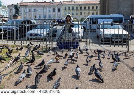 St. Petersburg, Russia - July 09, 2021: Pigeons And Costume Actress At Kazanskaya Square In St. Pete
