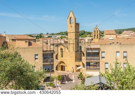 Salon De Provence, France - June 26,2021 - View At The Old Town Of Salon-de-provence. Salon Is A Com