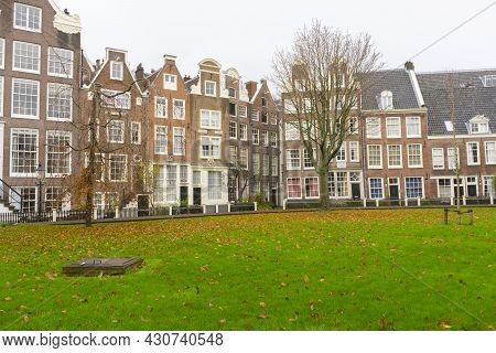Amsterdam, Netherlands - Nov 28, 2019 : View Of The Internal Courtyard Of Begijnhof In Amsterdam, Ne