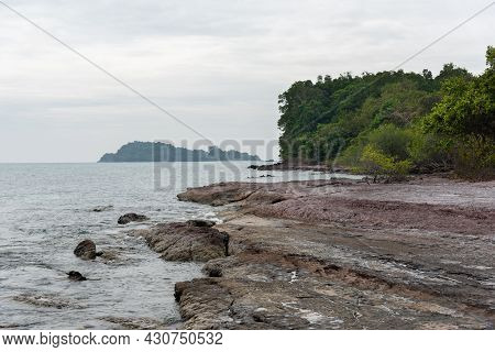 The Rock Beach : Beautiful Tropical Island Rock Beach - Khao Laem Ya-mu Ko Samet National Park Thail