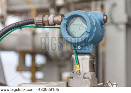Digital Pressure Gauge For Monitor Process Controller Industry Oil And Gas , Use In Service And Main