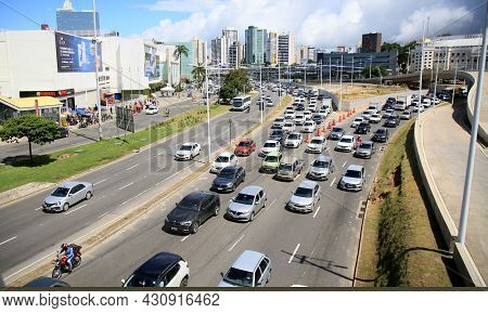 Vehicle Traffic In Salvador