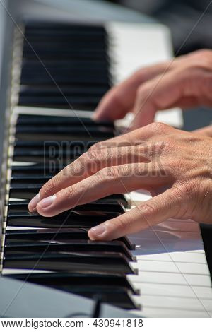 Pianist Play The Keys Of The Electronic Piano