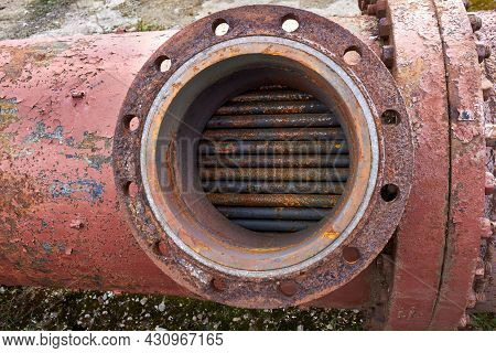 Heat Exchanger Internal Structure. Tube Bundle Of Shell And Tube Obsolete Rusty Heat Exchanger. Entr