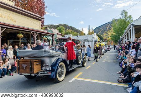 Arrowtown, New Zealand - April 23,2016 : There Is Parade Event During The Arrowtown Autumn Festival