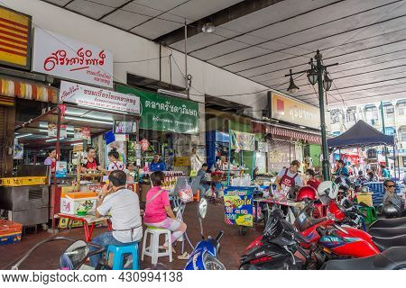 Bangkok,thailand - Oct 29,2019 : Talat Phlu Market In The Morning,this Market Is Set Under A Bridge