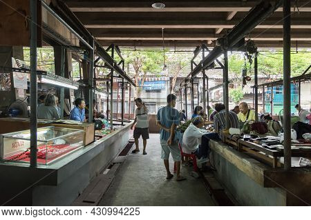 Bangkok,thailand - Oct 29,2019 : Talat Phlu Market In The Morning,this Market Is Set Under A Bridge