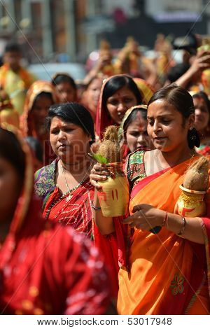 Crowd of Hindu people during a religious festivity