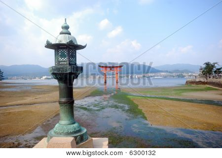 De drijvende Torii Miyajima, Japan