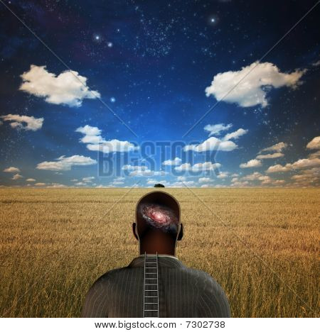 Uomo con Galaxy In testa