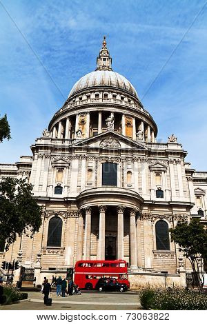 the st. paul's cathedral in london, england. churches in uk