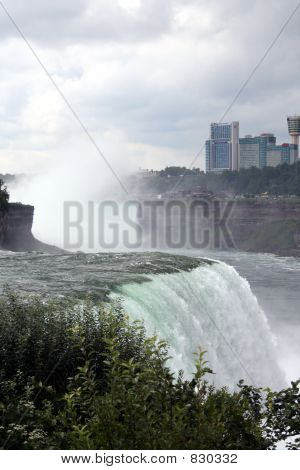 Niagra spadá