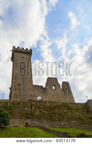 Castelnuovo Magra Castle